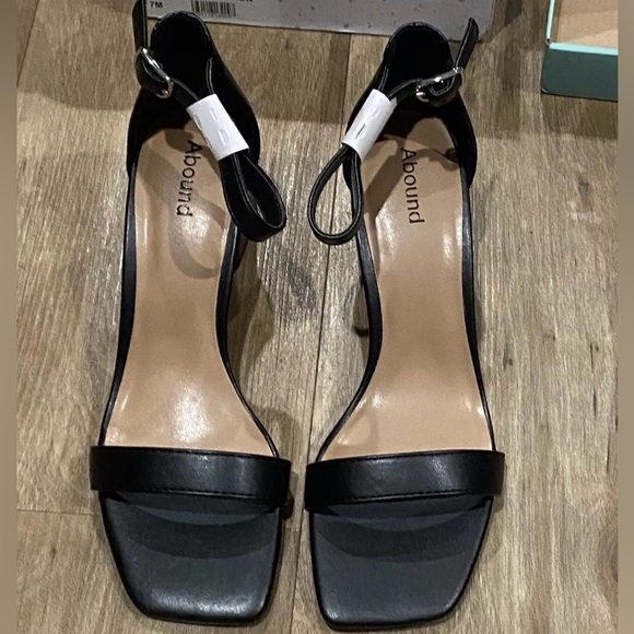 Abound-Finn Ankle Strap Sandal-Women's Size: 7-
Color: Black PU-NEW!! - Picture 6 of 15